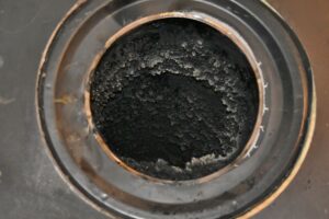 Descubre cómo el hollín afecta a tu turbocompresor y qué puedes hacer para evitar su acumulación. Aprende a prolongar la vida útil de tu turbo y mantener tu motor en óptimas condiciones.